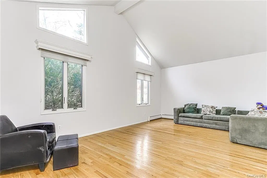 8 bed, $5,990 — Photo 2