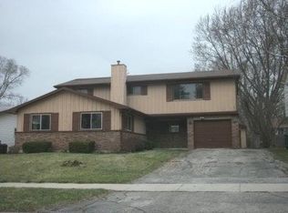 2120 Dover Rd, Waukegan, IL 60087