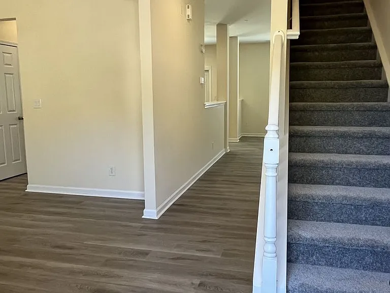 242 Summit Park Ct — Photo 3
