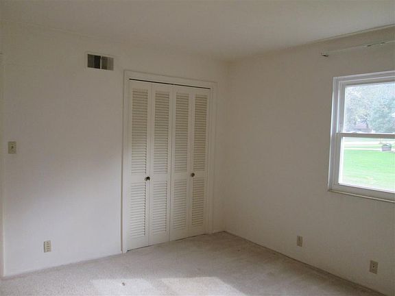5th image of 61569 Meadowlark Ln