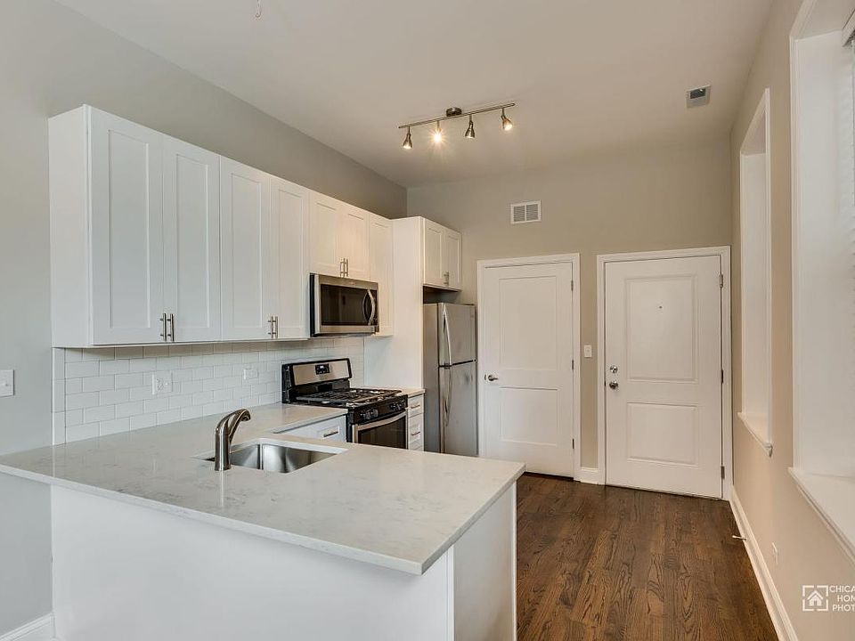 1BR - Kitchen