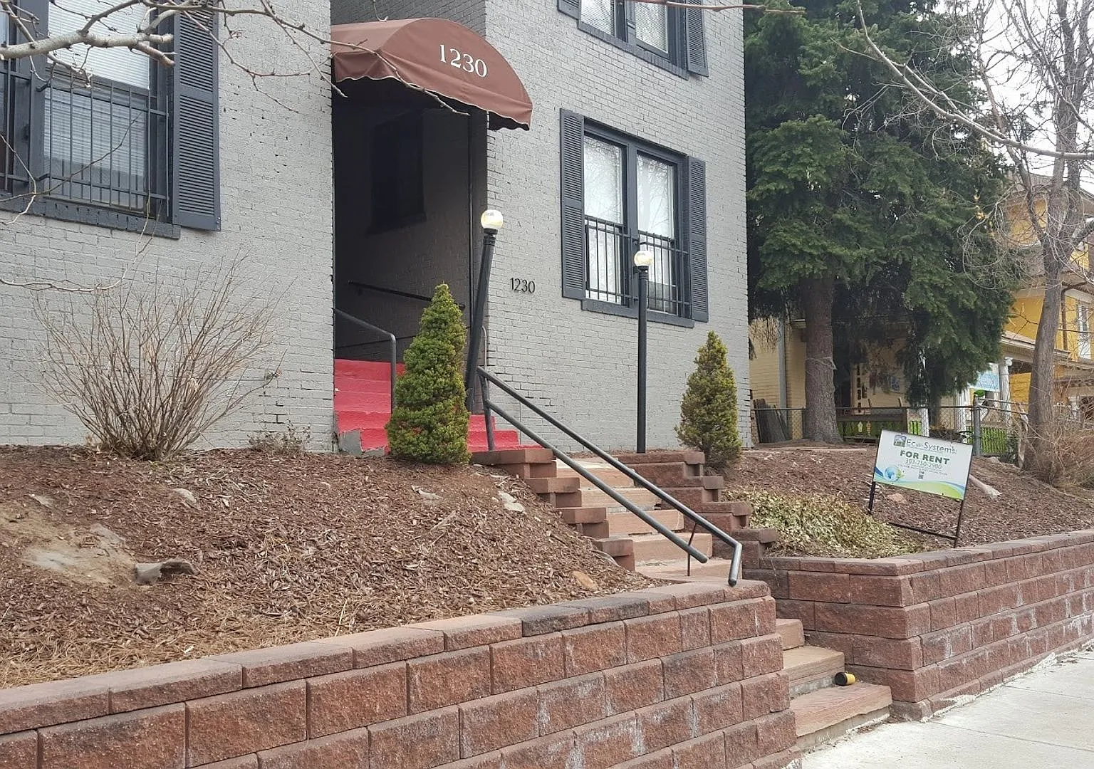 Fabulous and Restored Top Floor 1 Bedroom in Historic Capitol Hill — Photo 2