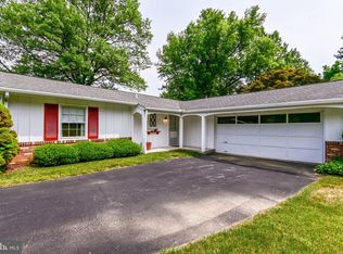 12 Crest Dr, Hockessin, DE 19707