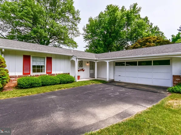 12 Crest Dr, Hockessin, DE 19707