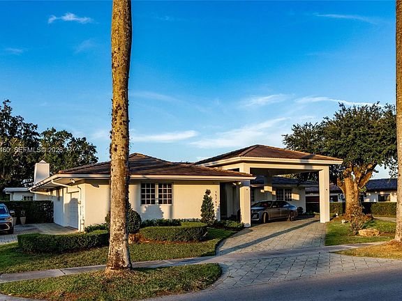 4th image of 15761 Turnberry Dr