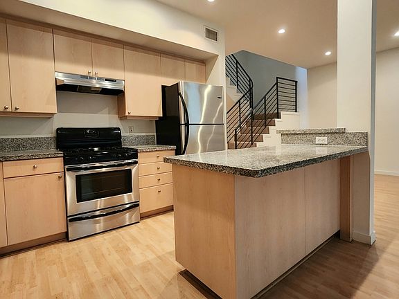 5th image of 1226 23rd St Unit 7