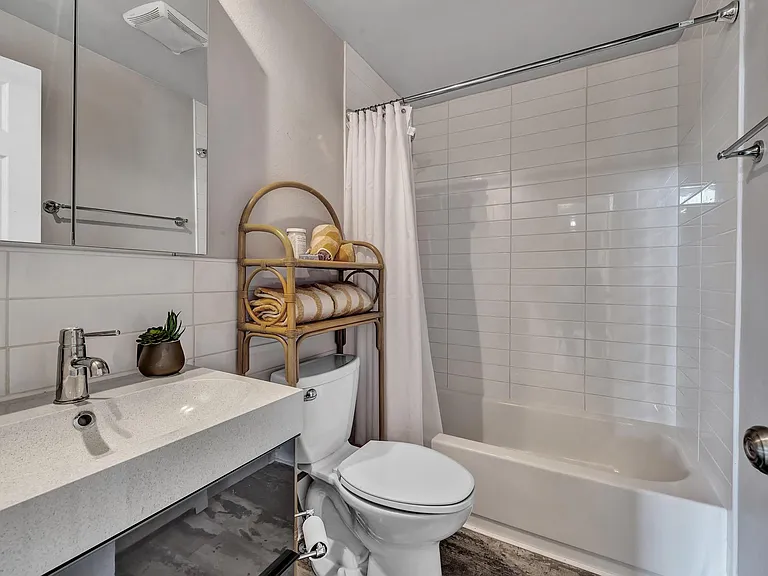 910 Portland Pl #23 — Photo 9