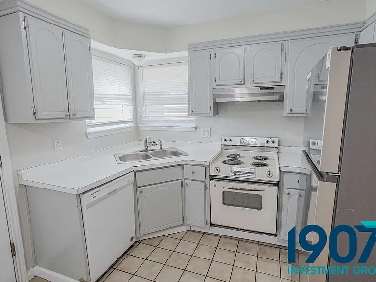 1247 W Huntington Way #A — Photo 7