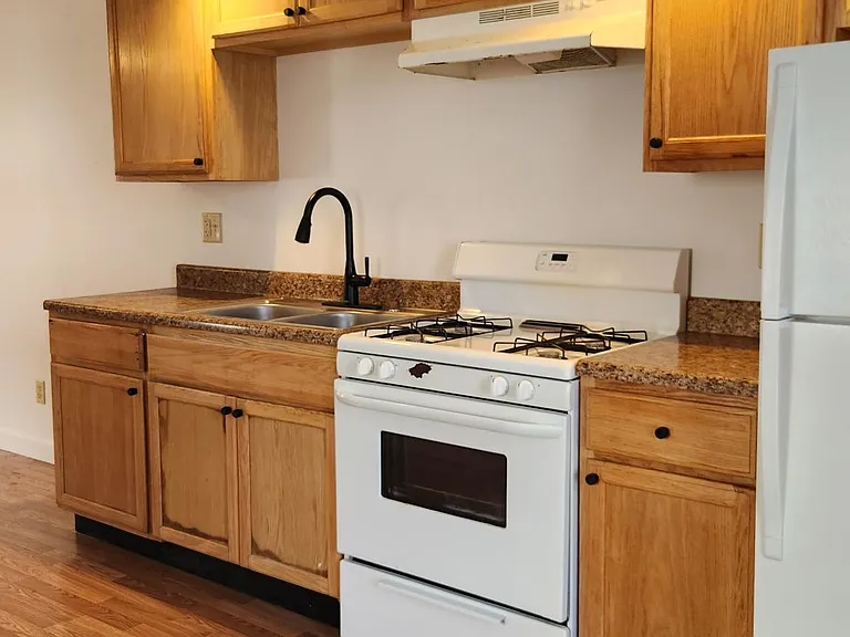 230 Scott Ave #A — Photo 9
