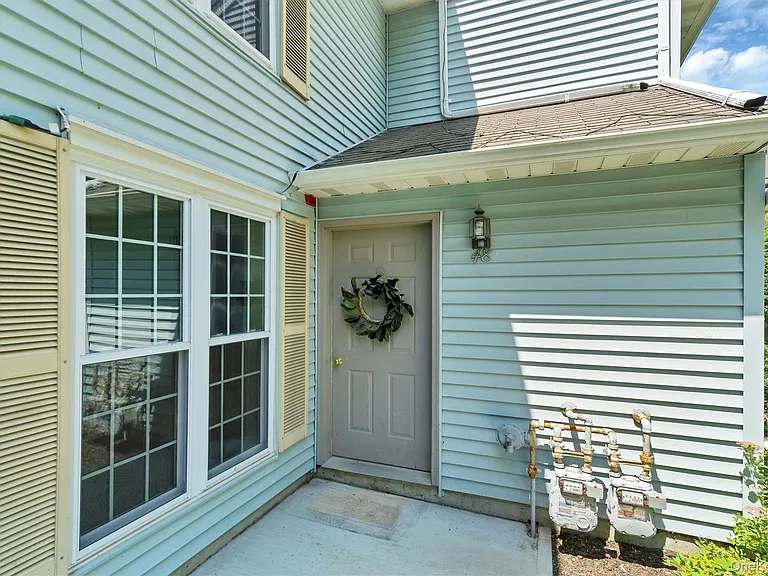 48 Homestead Village Dr — Photo 2