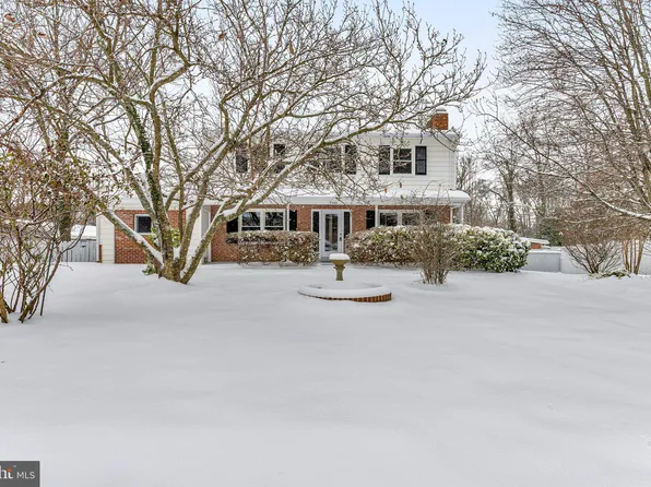 7505 Davian Dr, Annandale, VA 22003