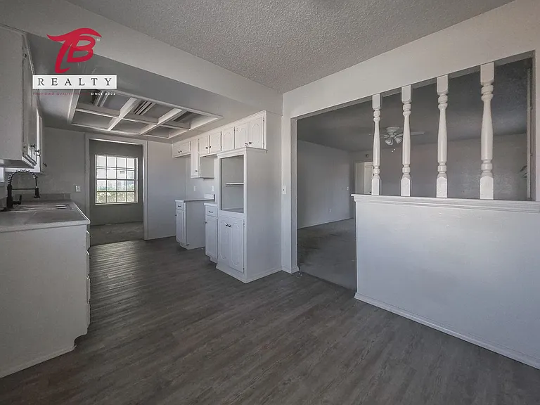 6811 Lyrewood Ln — Photo 38