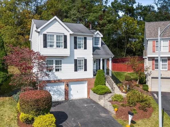 215 Oakbrook Cir, Pittsburgh, PA 15220