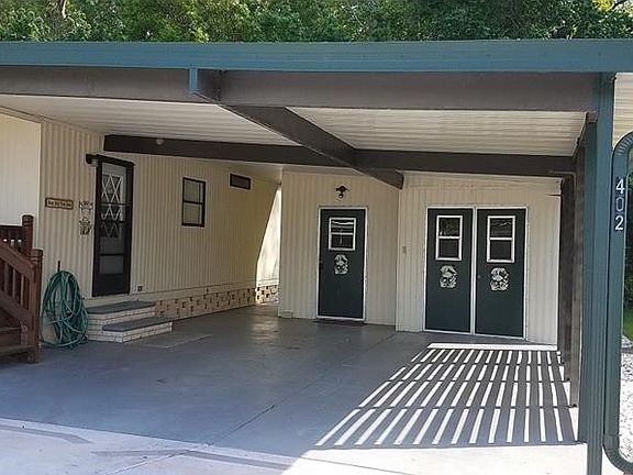3rd image of 402 Oak Blvd