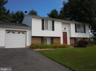 3043 Burchlawn St, Herndon, VA 20171