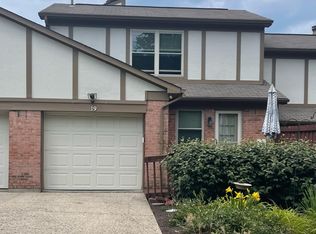 19 Fairgreen Cir, Fairfield, OH 45014