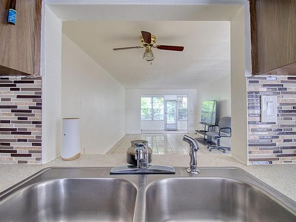 5th image of 4242 Redcliff Pl #C