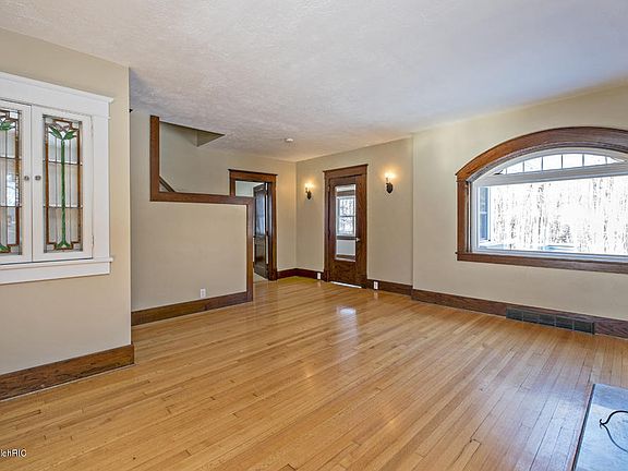 4th image of 2629 Parkview Ave