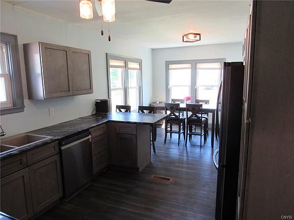 4th image of 42 Brookline Dr