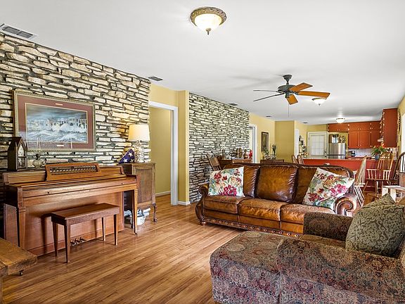 5th image of 206 N Avenue O