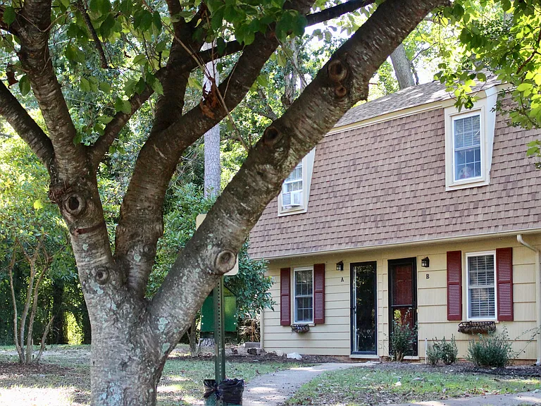 4705B Blue Bird Ct — Photo 1