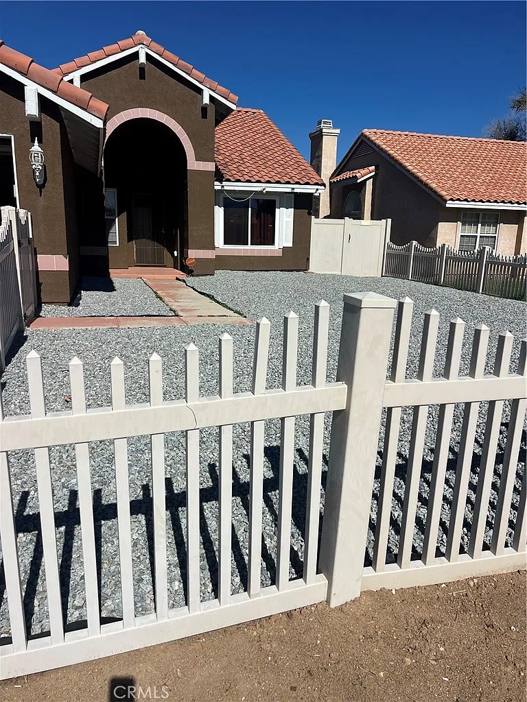 4 bed, 1817 sqft, $2,850 — Photo 1