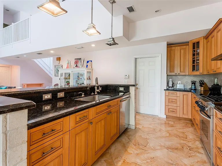 2999 Banyan Rd — Photo 12