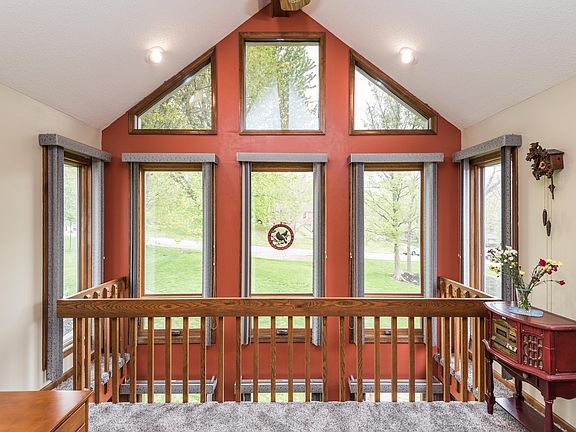 5th image of 316 Riverview Dr