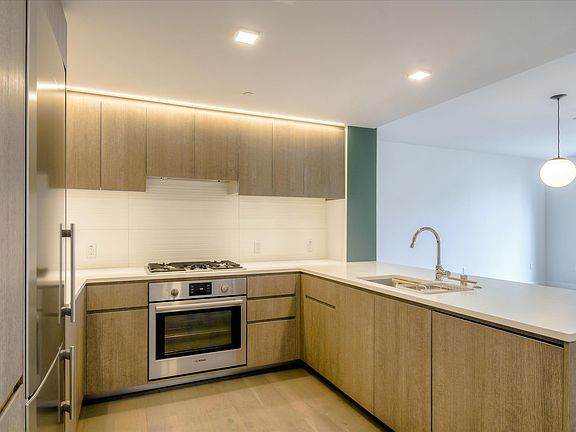 5th image of 1300 22nd St #319