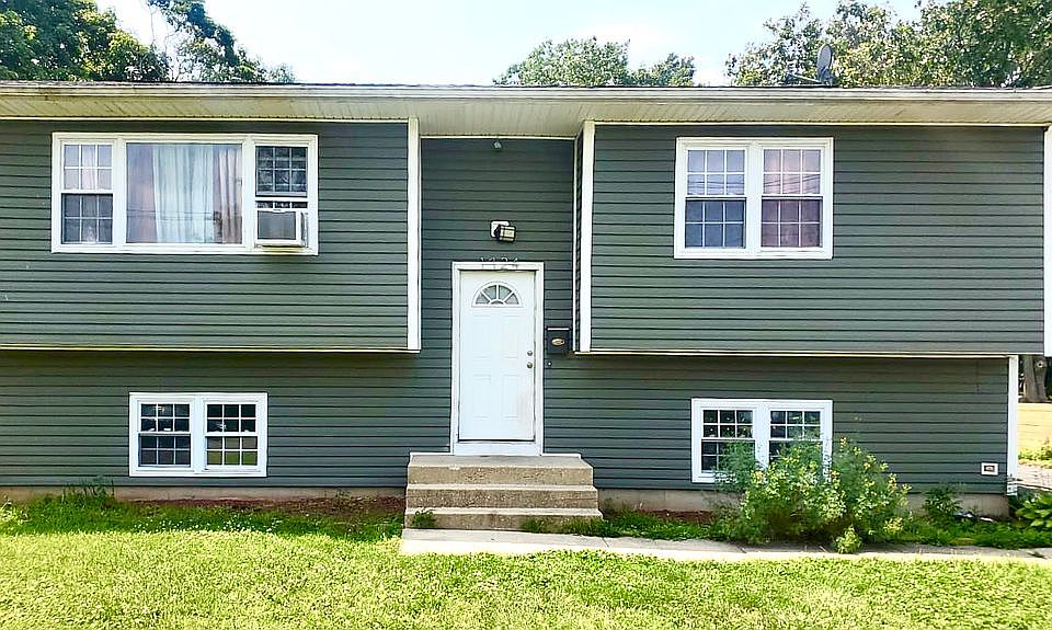 1st image of 1724 N Gardiner Dr