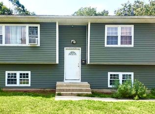 1724 N Gardiner Dr, Bay Shore, NY 11706