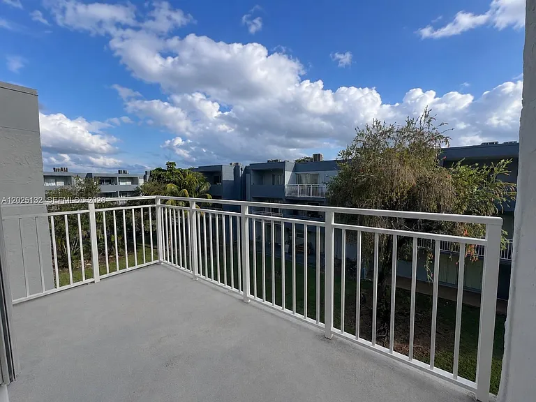 9371 Fontainebleau Blvd #I205 — Photo 10