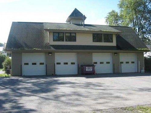 2nd image of 215 E College Ave