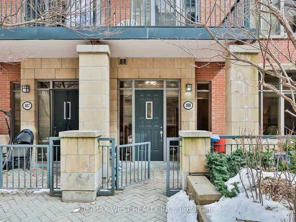 330 Princess Royal Dr #108, Mississauga, ON L5B 4P7