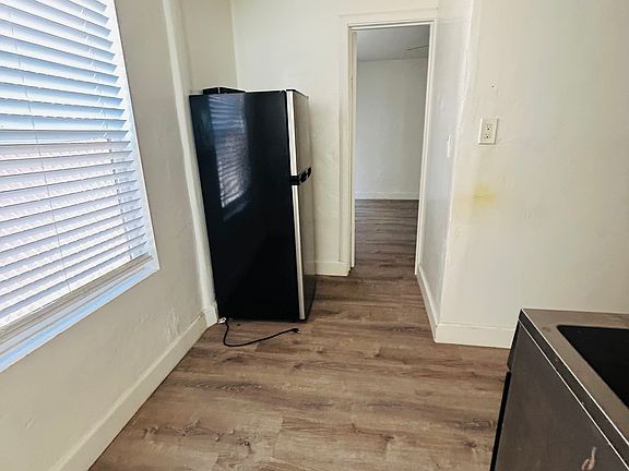 5th image of 4018 43rd St #1/2-B