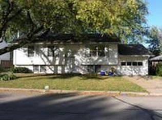 2361 Springreen Dr, Dubuque, IA 52002