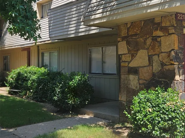 2210 E 66th Pl, Tulsa, OK 74136