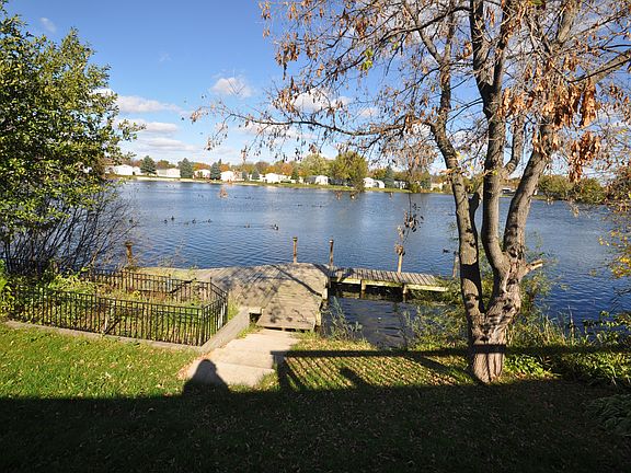 3rd image of 140 Twin Lakes Dr