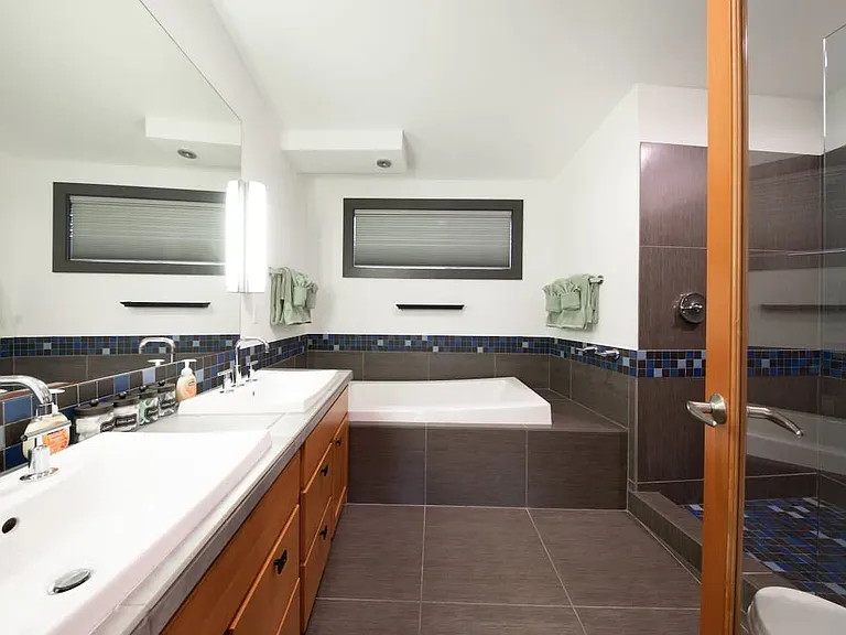 558 Highland Dr — Photo 25