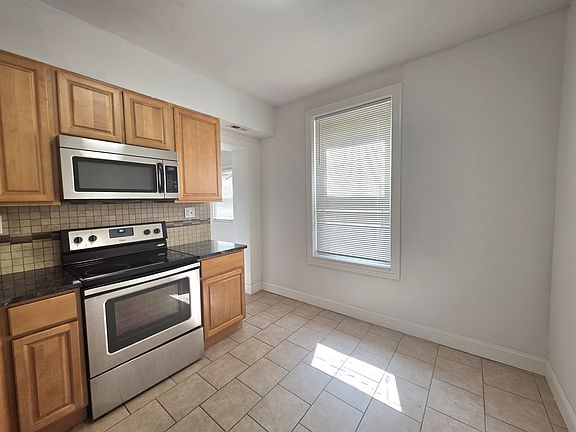 4th image of 4024 Green St APT 1