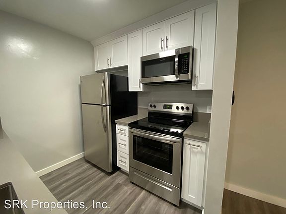 4th image of 10914 Rose Ave APT 4