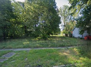 584 Green Ave, Benton Harbor, MI 49022