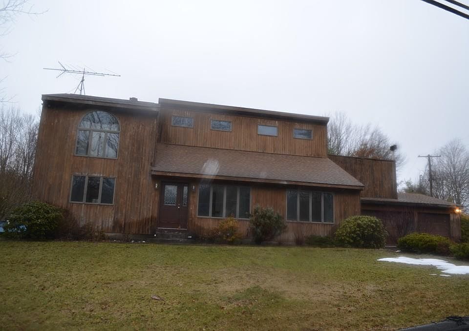 2nd image of 1504 Dunhamtown Brimfield Rd