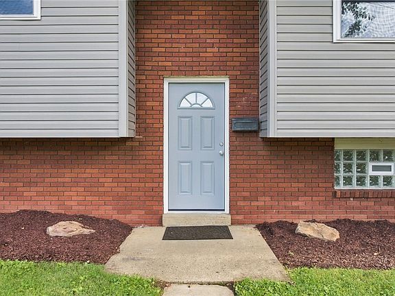 2nd image of 3265 Dorothy St