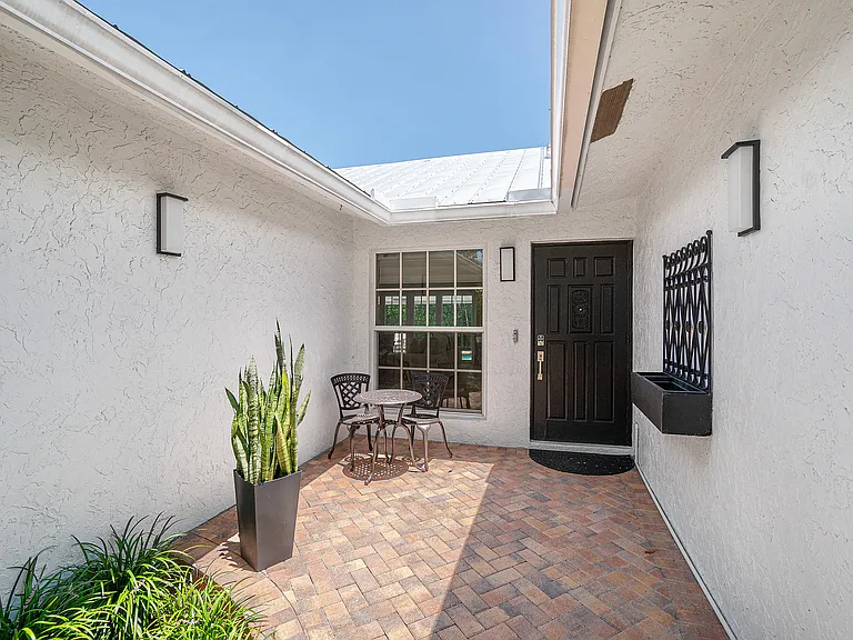 1401 Hummingbird Dr — Photo 4