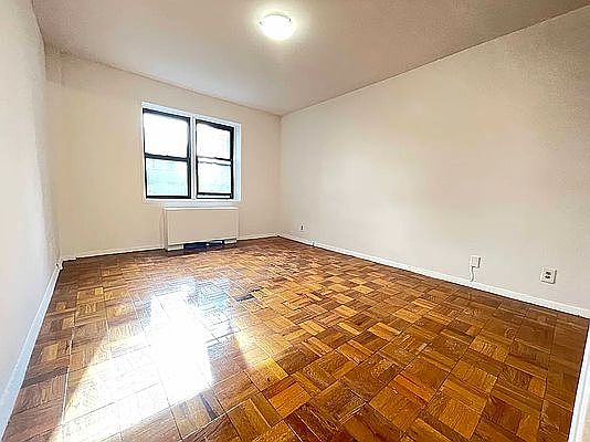 3rd image of 117 E 71st St APT 1D