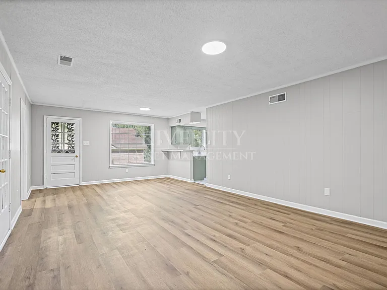 895 Brownlee Rd — Photo 14