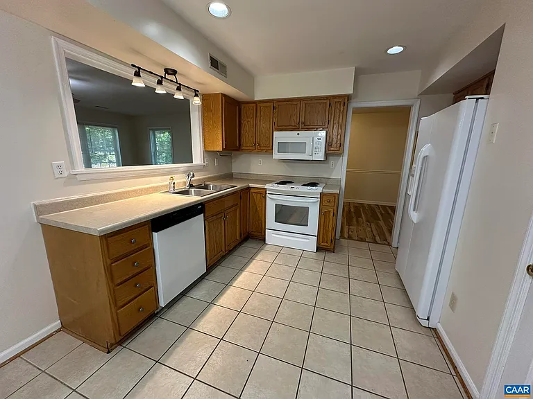 3159 Saddlebrook Ln — Photo 6