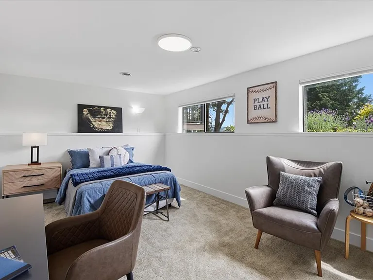 639 W Lake Sammamish Pkwy NE — Photo 10