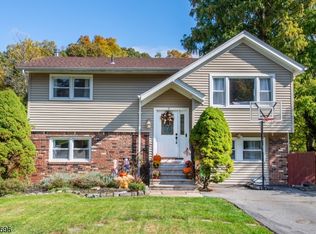 5 Tobyhanna Trl, Hopatcong, NJ 07843